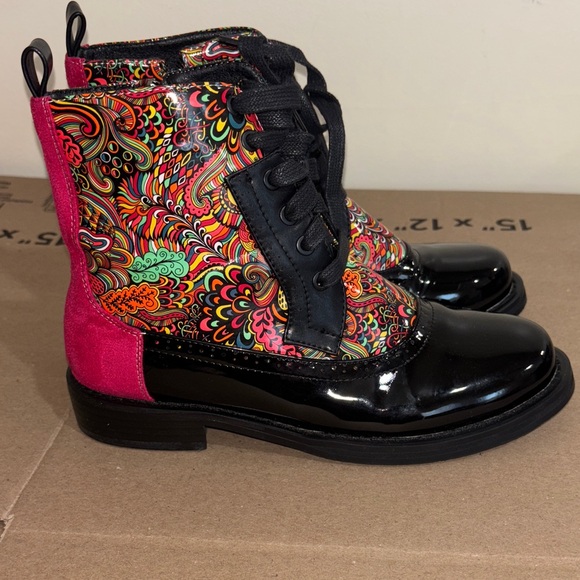 Shoes - Colorful Paisley Women's Boots size 6